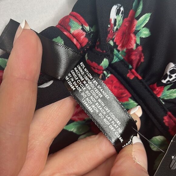 Hot Topic Roses & Skull Ruched High Waisted Swim Bottoms. Size 3 (3X). - Picture 10 of 12
